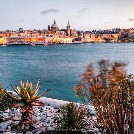 Exceptional 3-Bedroom Apartment, Sliema - Tigne Point! Dış mekan fotoğraf