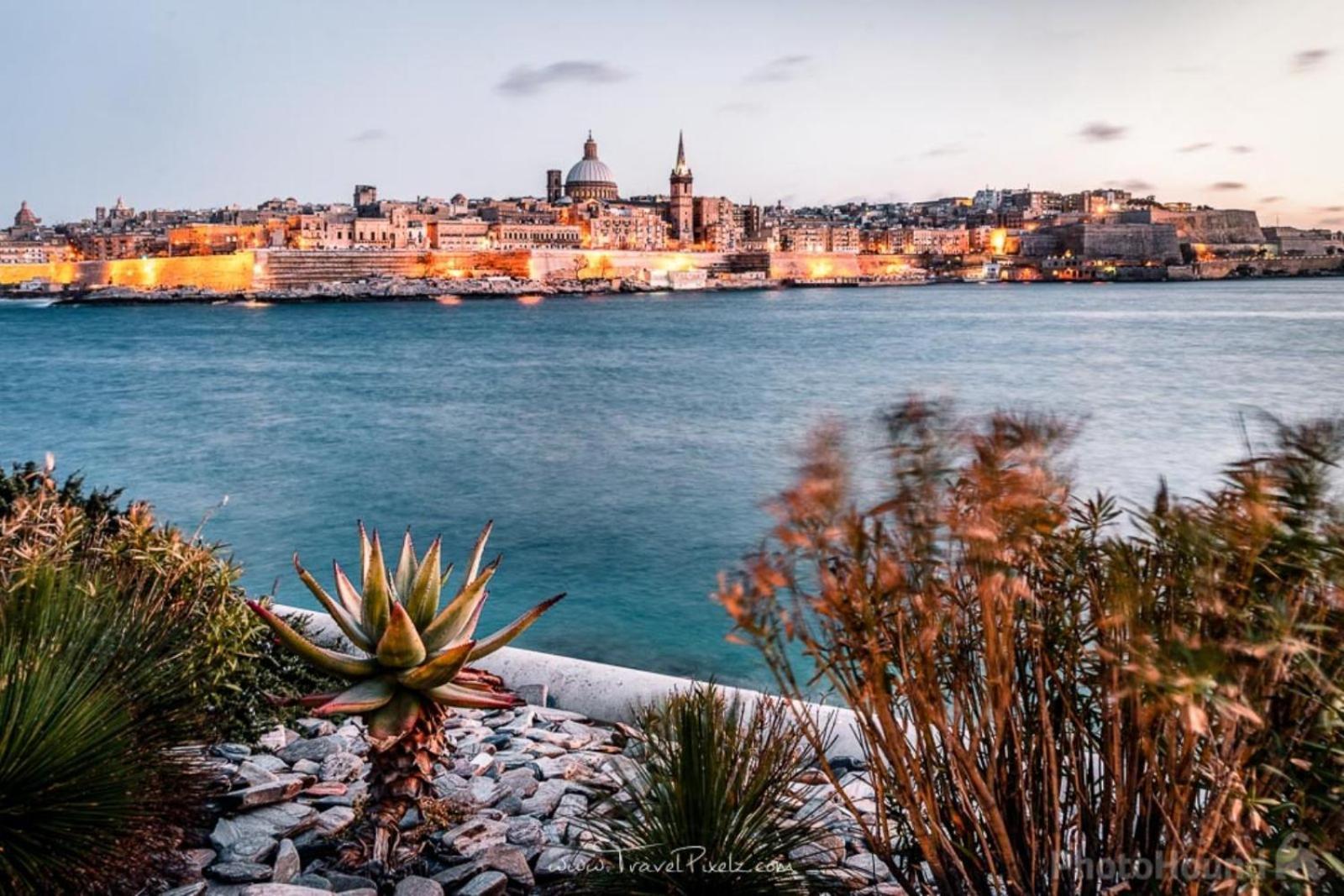 Exceptional 3-Bedroom Apartment, Sliema - Tigne Point! Dış mekan fotoğraf
