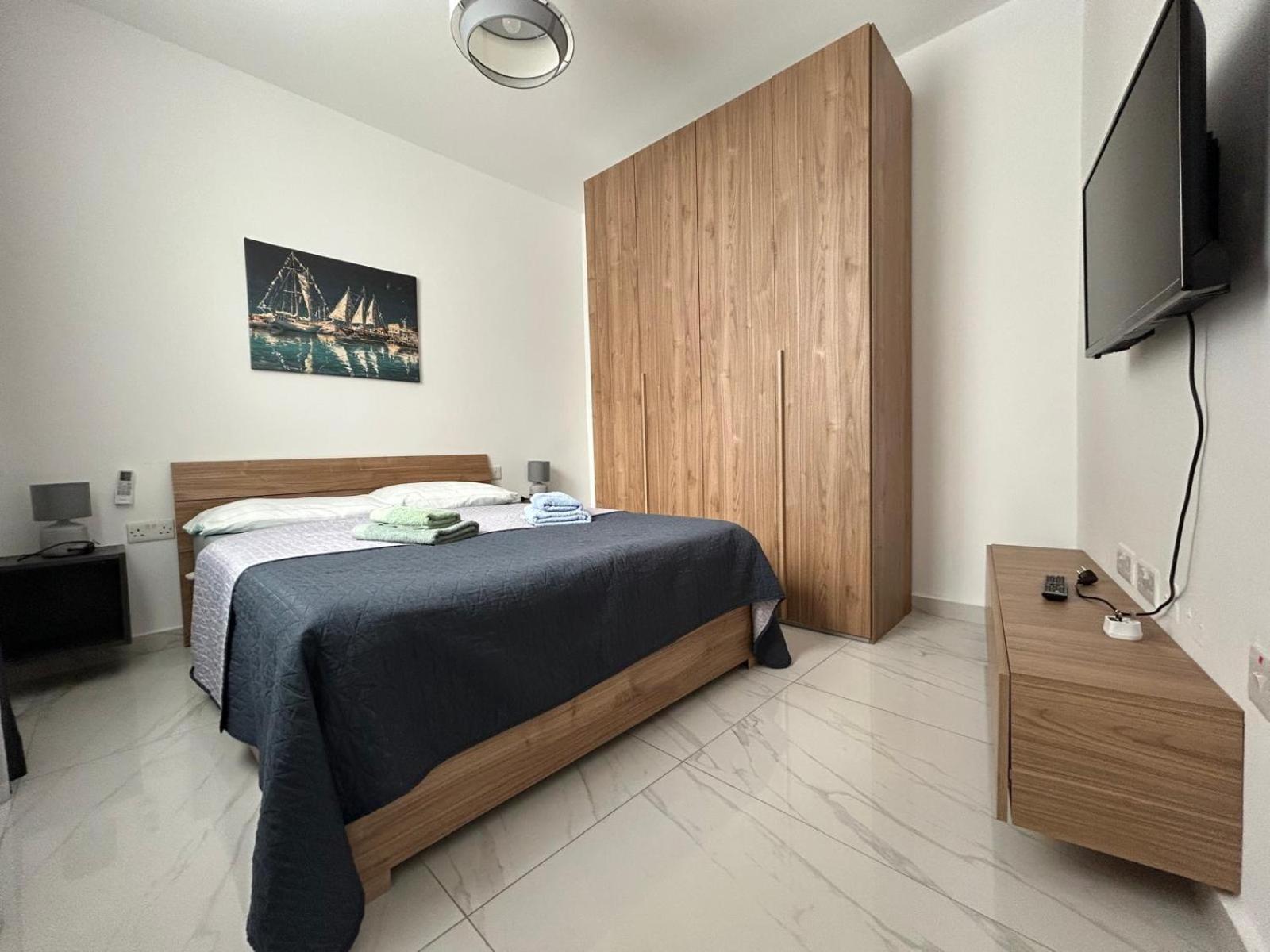 Exceptional 3-Bedroom Apartment, Sliema - Tigne Point! Dış mekan fotoğraf
