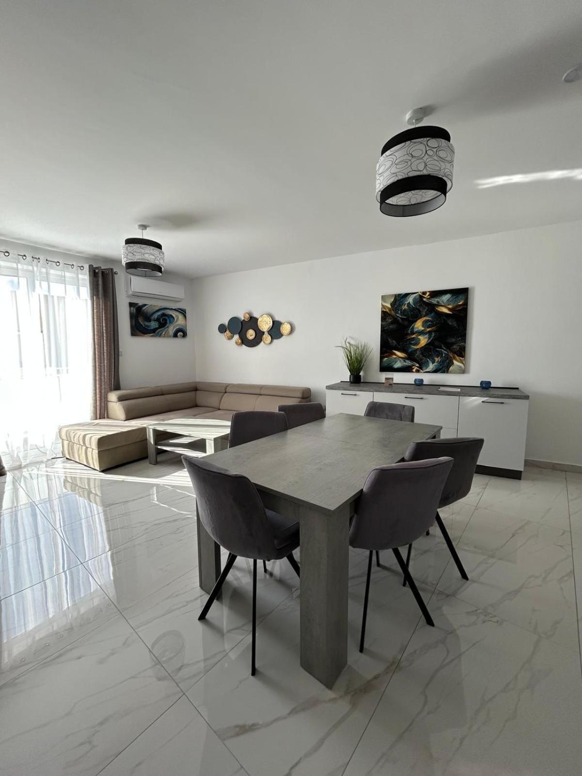 Exceptional 3-Bedroom Apartment, Sliema - Tigne Point! Dış mekan fotoğraf